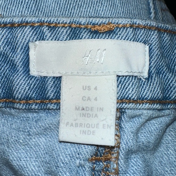H&M light wash denim button fly mini skirt size 4 - Picture 4 of 4